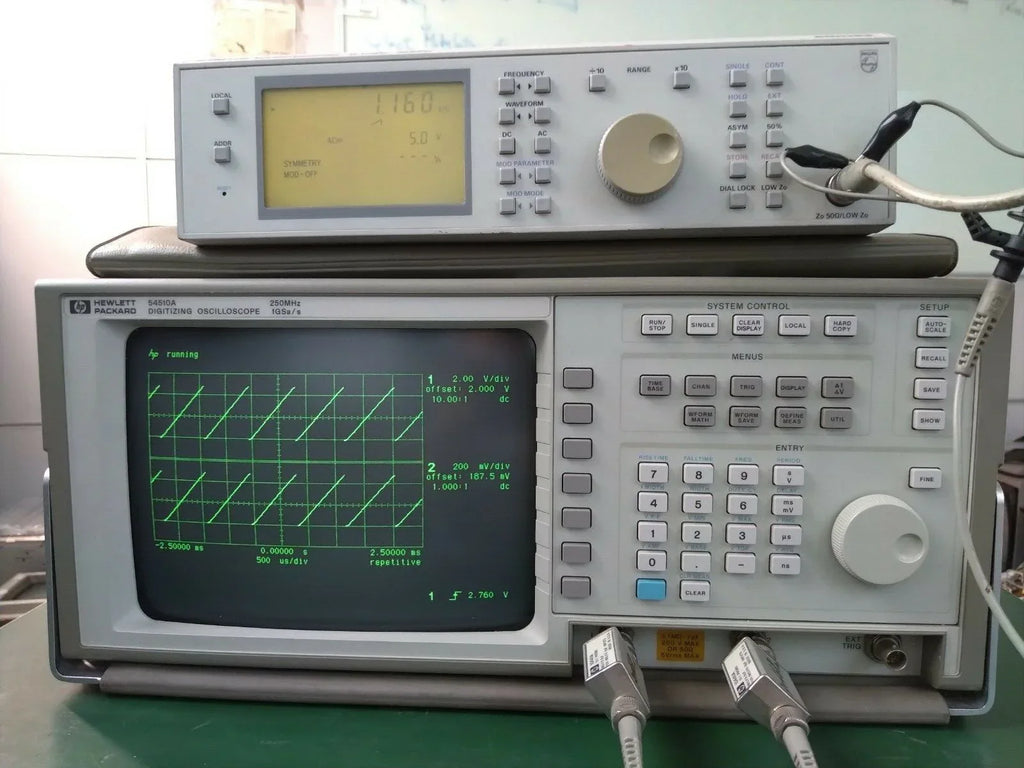 HP 54510A Digitizing Oscilloscope 250MHz 1GSa/s with 2x HP 10441A Probes - ZYYKZ Test Equipment