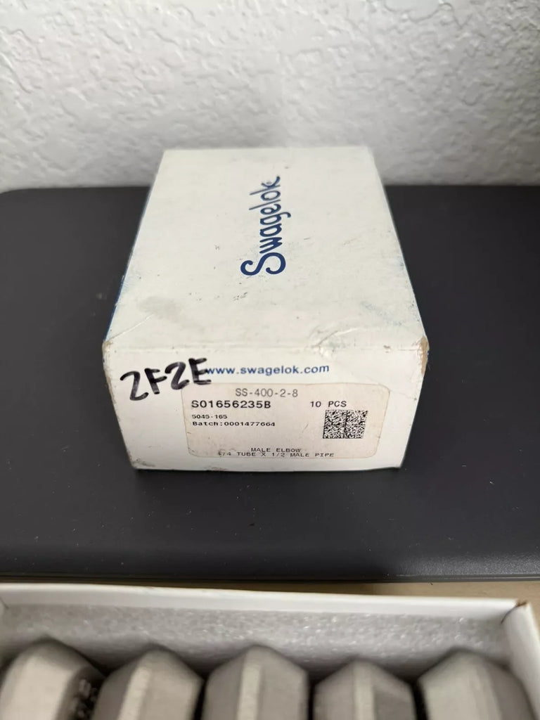 Swagelok SS-400-2-8 Stainless Steel Elbow Connector Fitting 1/4 Tube x 1/2 Male NPT - ZYYKZ Test Equipment