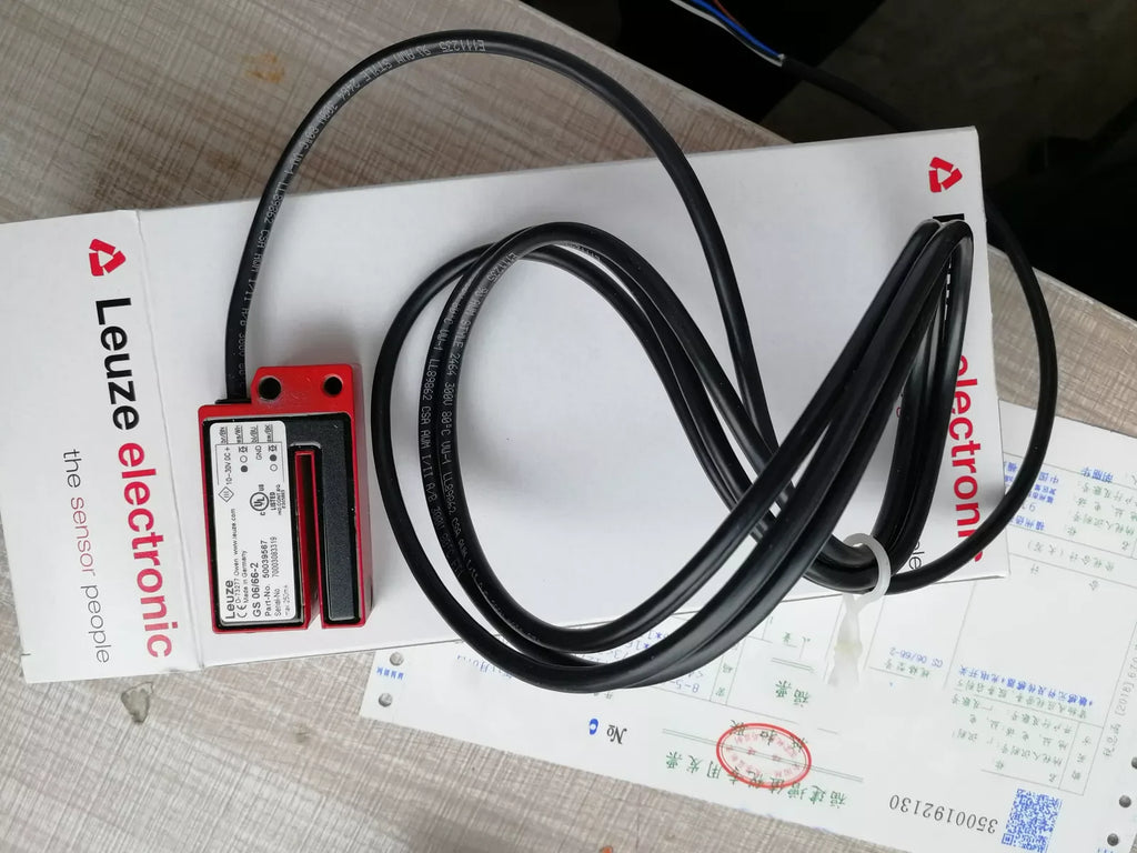 Leuze GS06/66-2 Industrial Photoelectric Sensor - New In Box - ZYYKZ Test Equipment
