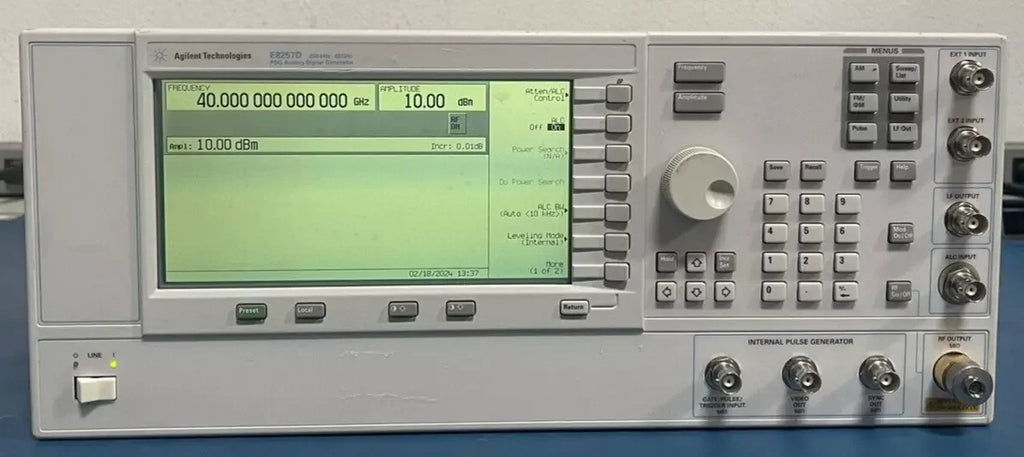 Keysight E8257D PSG Analog Signal Generator 250 kHz–40 GHz with Option 540 - ZYYKZ Test Equipment