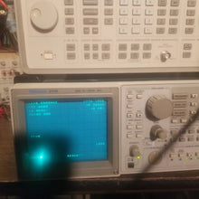 Load image into Gallery viewer, Tektronix 2712 Portable Spectrum Analyzer 100 kHz to 1.8 GHz - ZYYKZ Test Equipment