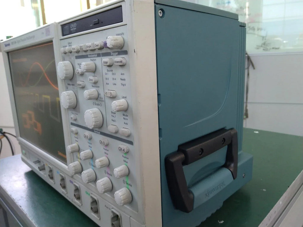 Tektronix DPO7104 1GHz 4-Channel Digital Phosphor Oscilloscope 20GS/s - ZYYKZ Test Equipment