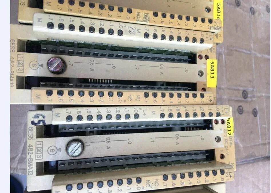Siemens 6ES5 482-8MA13 Digital Input Module for S5 PLC Systems - ZYYKZ Test Equipment