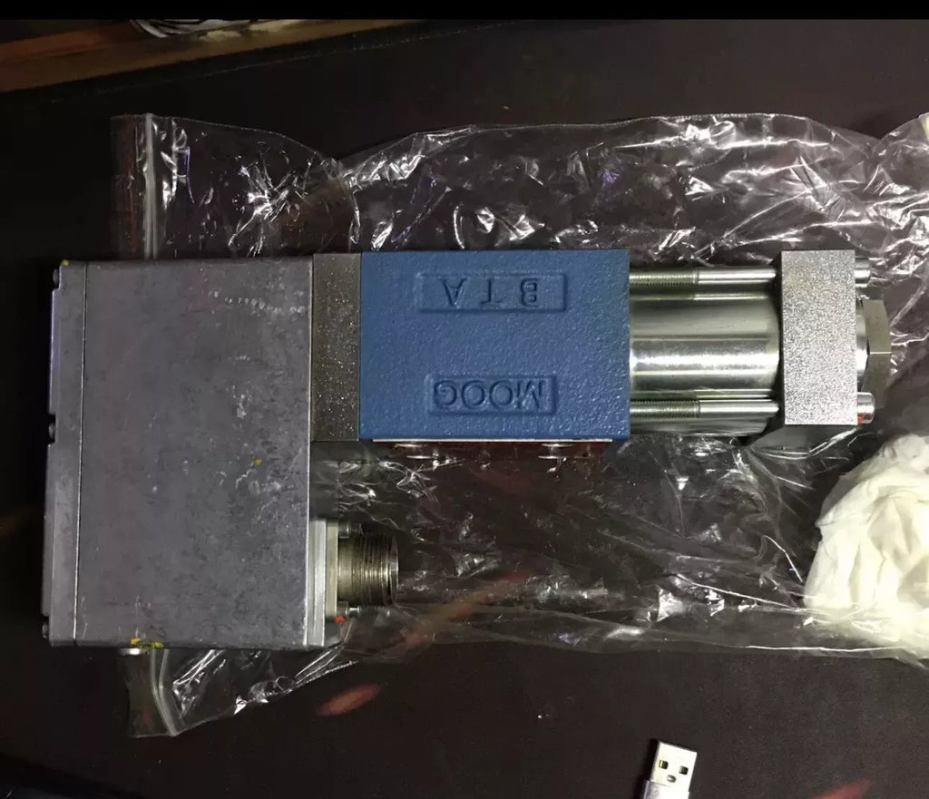 MOOG D633-460B Hydraulic Directional Control Valve - High Precision Flow Control - ZYYKZ Test Equipment