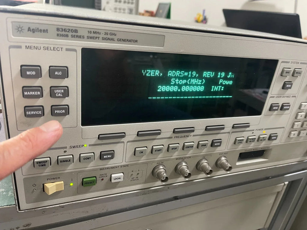 Agilent 83620A Synthesized Sweep Signal Generator 10MHz-20GHz - ZYYKZ Test Equipment