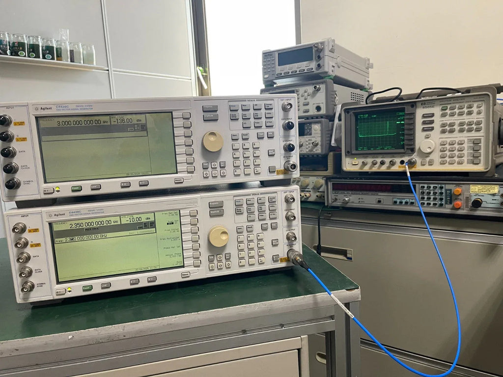 Agilent E4438C ESG Vector Signal Generator 250 kHz to 3 GHz - ZYYKZ Test Equipment