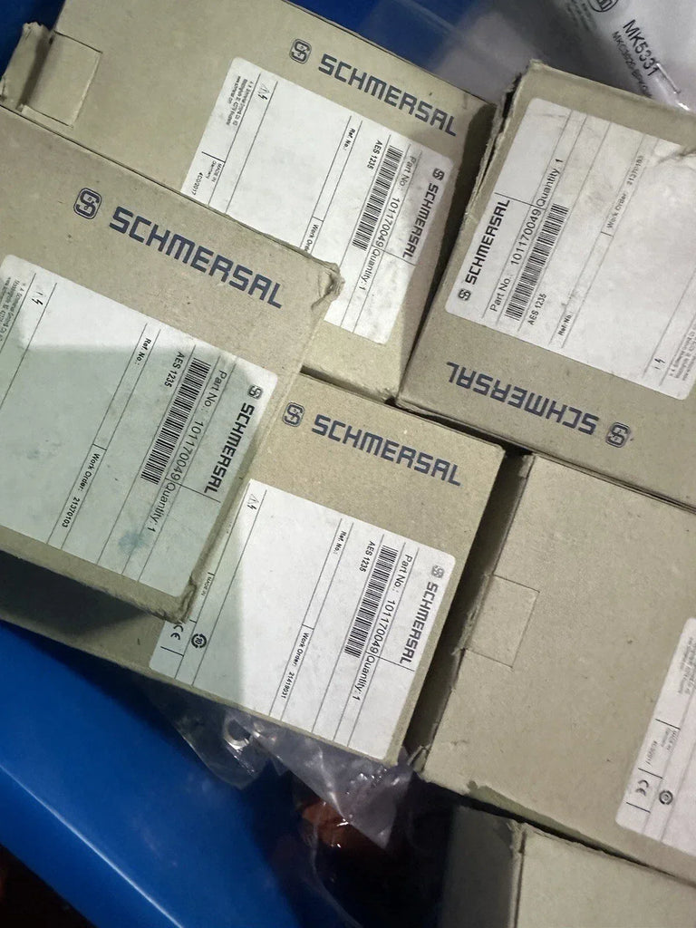 Schmersal AES1235 Safety Switch Sensor - Industrial Safety Device - ZYYKZ Test Equipment