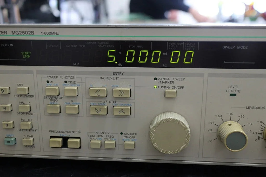 ANRITSU 1Hz-600MHz Frequency Synthesizer - Precision Signal Generator - ZYYKZ Test Equipment
