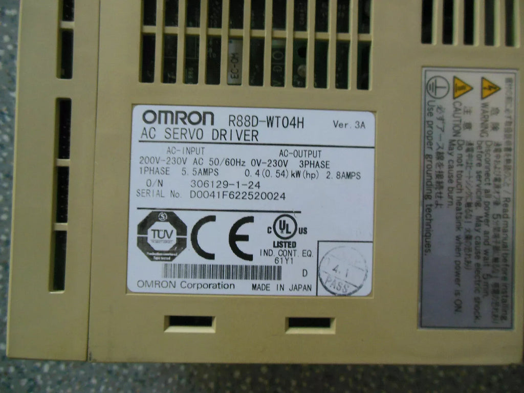Omron R88D-WT04H Servo Drive - High Performance Motion Control Module - ZYYKZ Test Equipment
