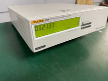 Load image into Gallery viewer, Fluke 910R GPS Controlled Frequency Standard with High Stability - ZYYKZ Test Equipment