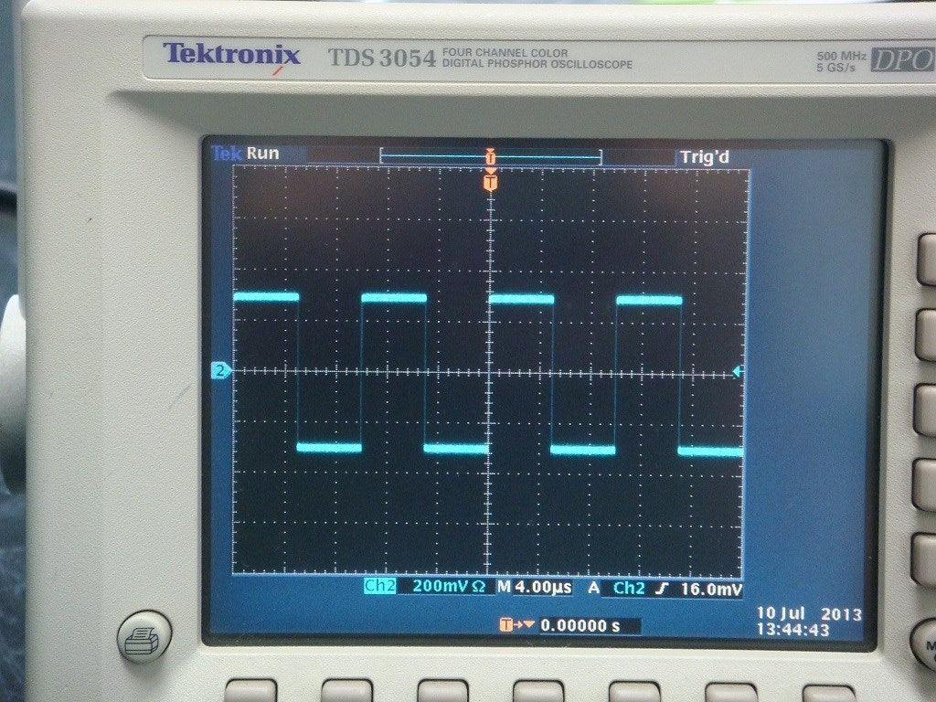 AWG510 50 kHz - 1 GHz High-Performance Arbitrary Waveform Generator - ZYYKZ Test Equipment