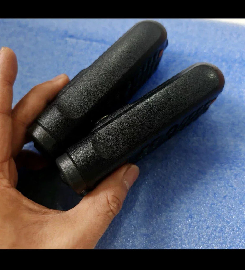 Motorola PMLN7032A Remote Speaker Microphone for M8668i/8668 Radios - ZYYKZ Test Equipment
