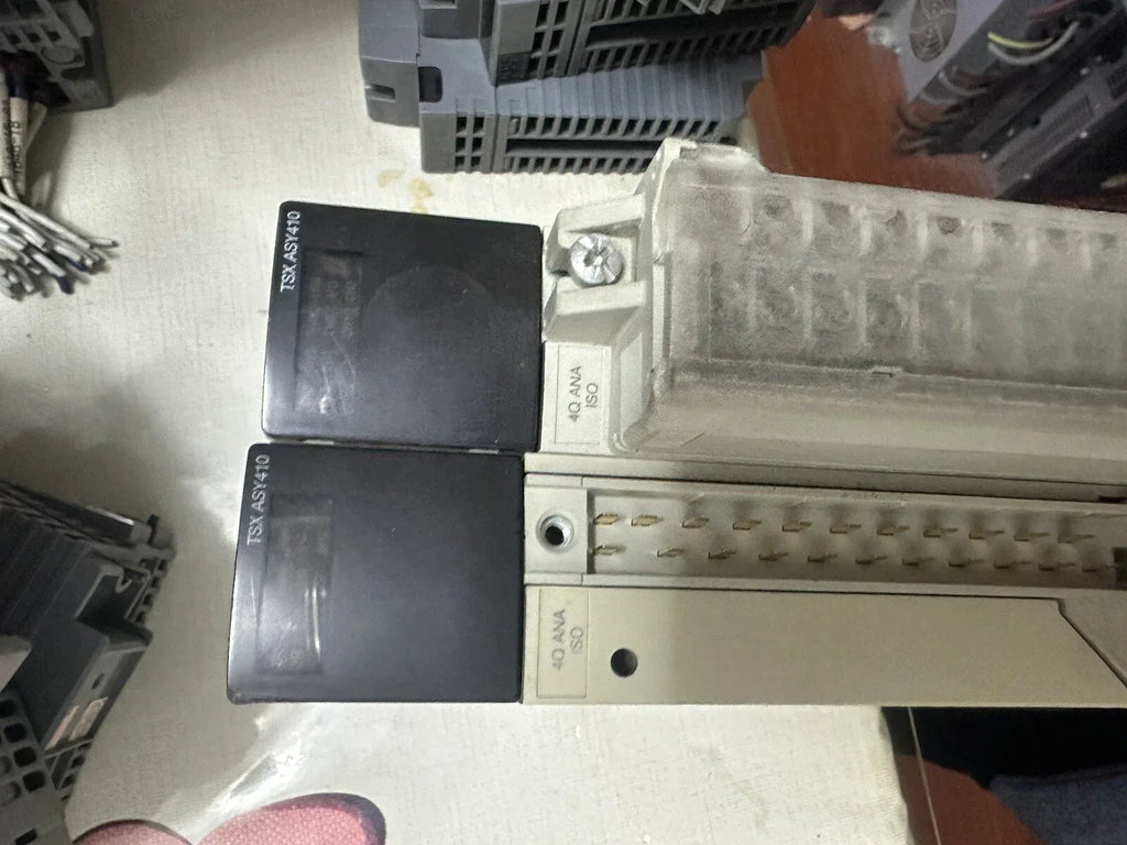 Modicon Premium TSXASY410 PLC with 4-Slot Extension Module - ZYYKZ Test Equipment