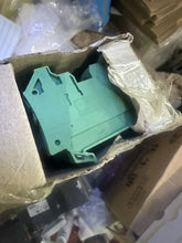 Load image into Gallery viewer, Allen-Bradley 1492-JG4Q Terminal Block Connector - 50PCS Pack - ZYYKZ Test Equipment