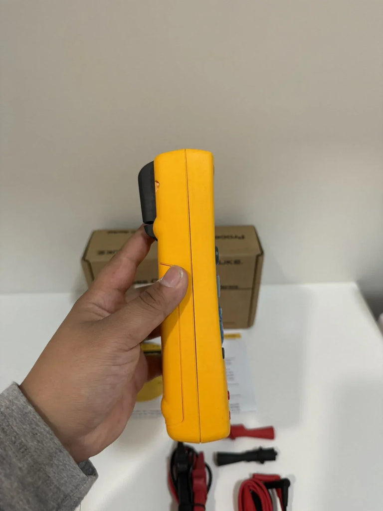 FLUKE 724 Precision Temperature Calibrator Meter for Accurate Calibration - ZYYKZ Test Equipment