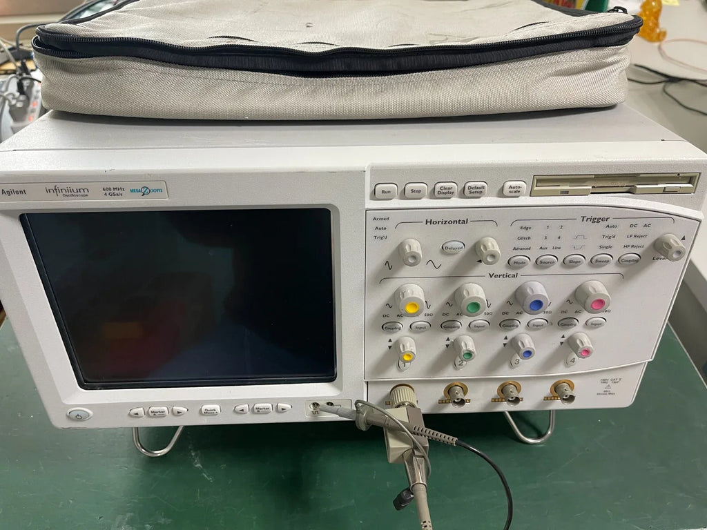 Agilent Infiniium 54831B 600MHz 4GSa/s Digital Oscilloscope with P6139A Probe & 1160 Series Accessories - ZYYKZ Test Equipment