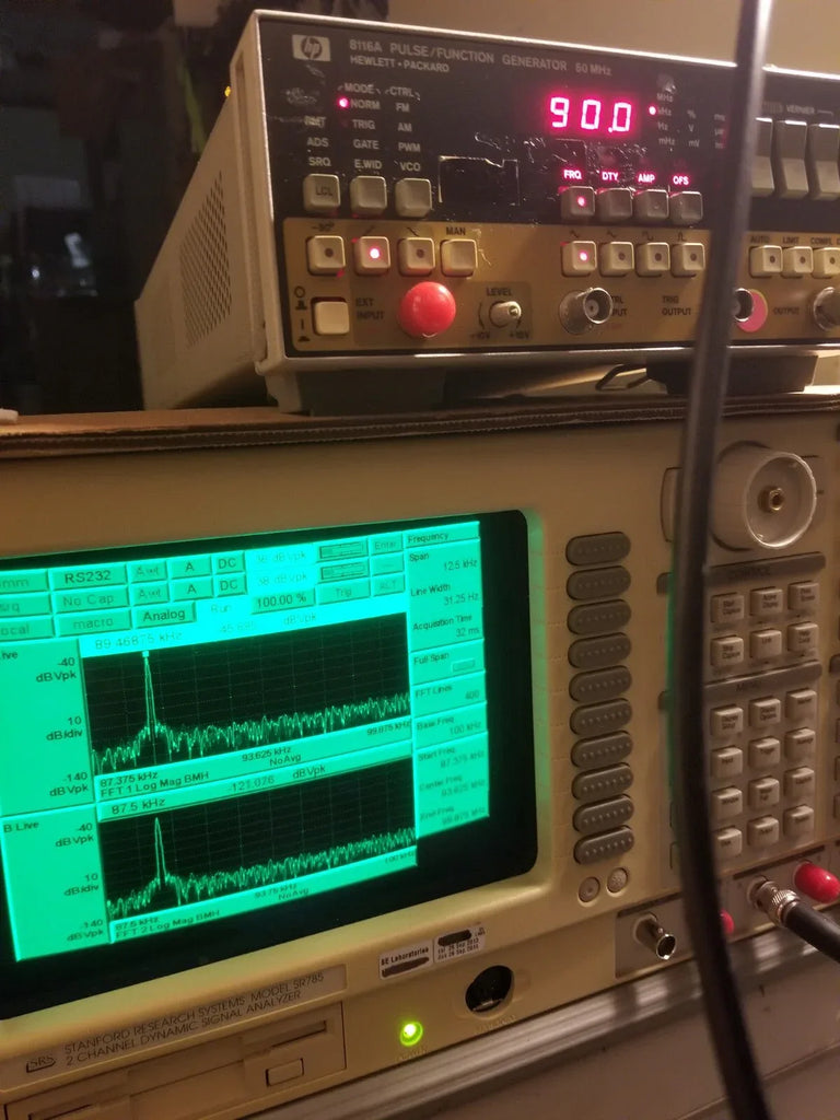 Stanford Research SR785 Dynamic Signal Analyzer with 2-Channel FFT Analysis - ZYYKZ Test Equipment