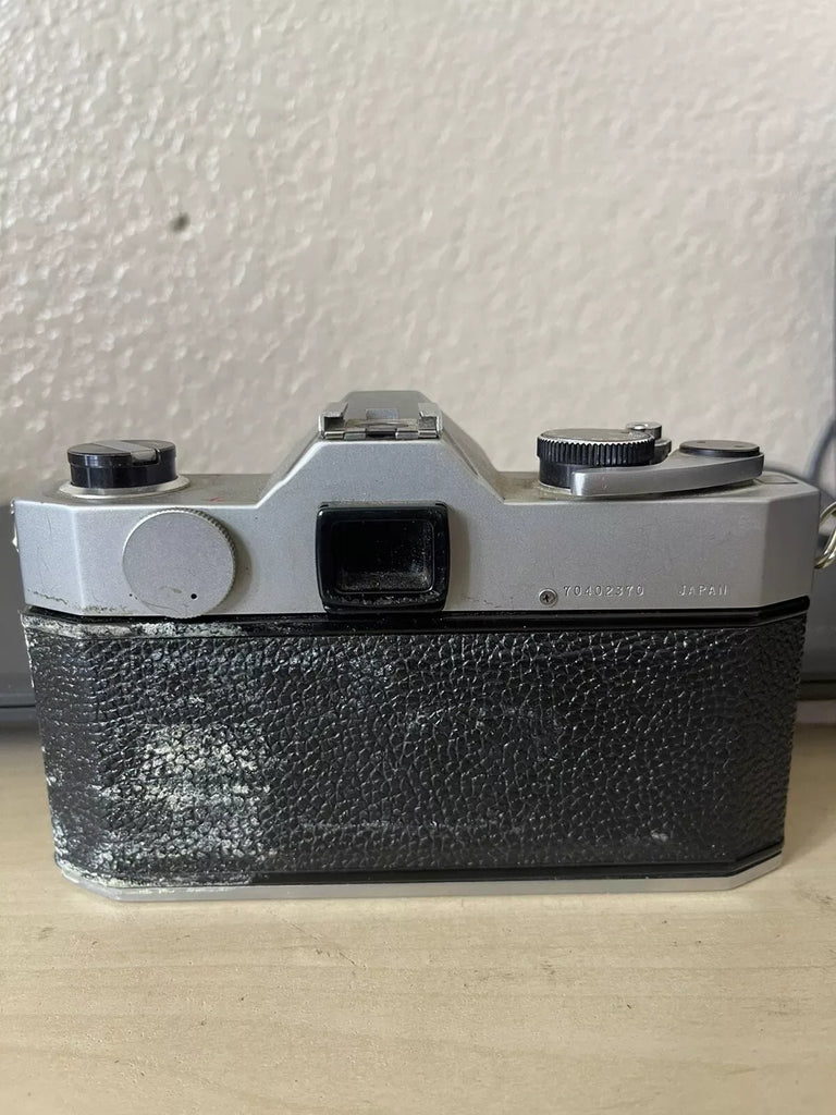Yashica TL-Electro Vintage 35mm Film Camera with Yashinon-DS 50mm f/1.9 Lens - ZYYKZ Test Equipment