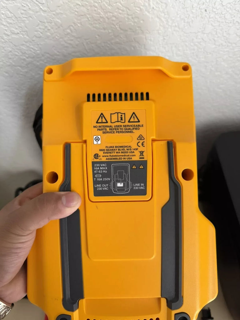 Fluke ESA615 EU Electrical Safety Analyzer 230V (Calibrated 2024) - ZYYKZ Test Equipment