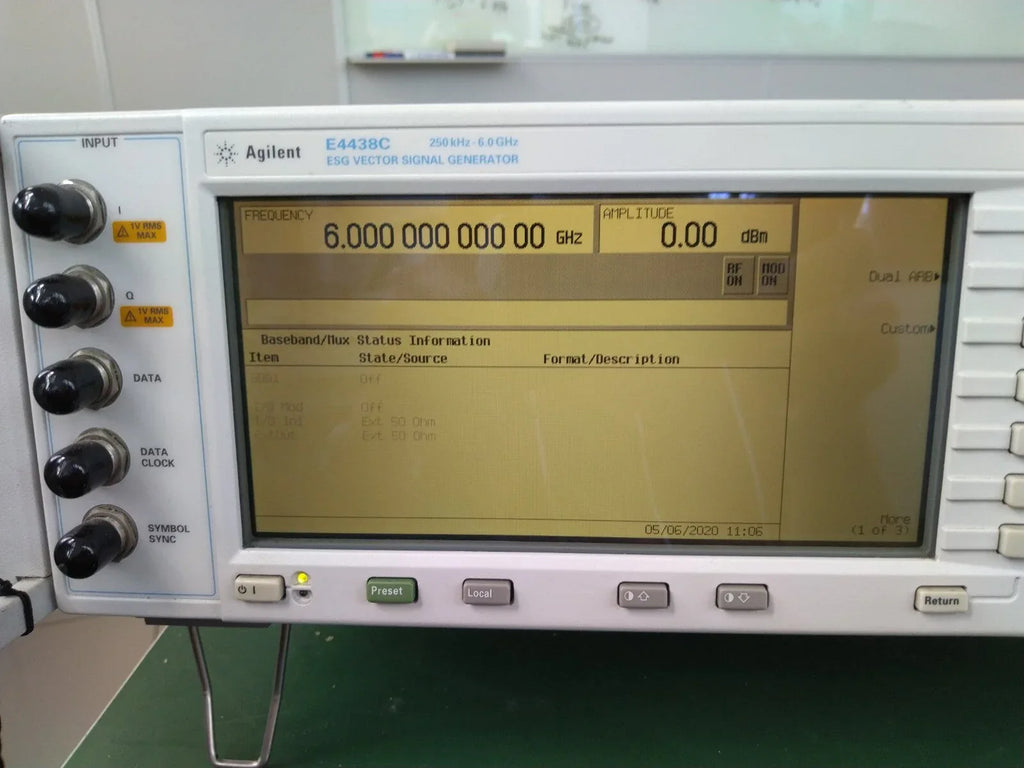 Agilent E4438C ESG Vector Signal Generator 250 kHz - 6 GHz with Options 506, 601, UNB, UNJ - ZYYKZ Test Equipment