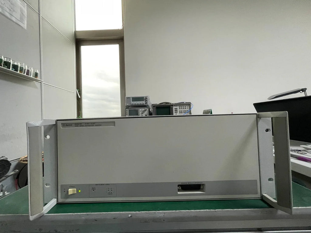 Agilent 83651B Synthesized Sweeper 45MHz to 50GHz Signal Generator - ZYYKZ Test Equipment