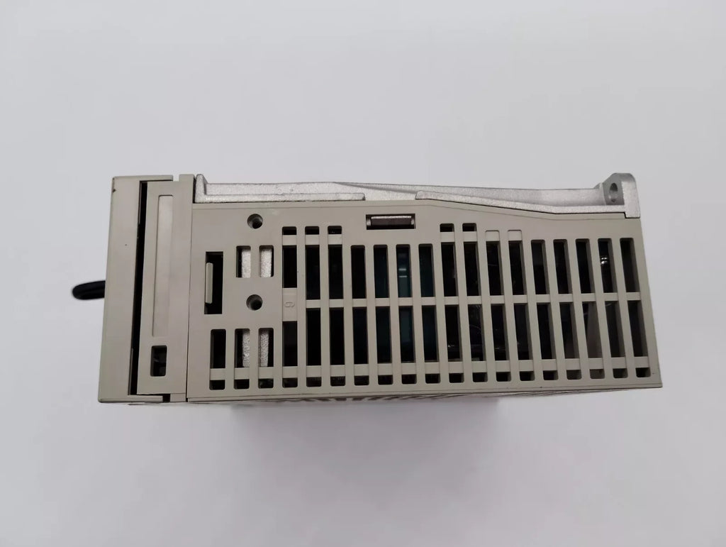 Yaskawa SGDM-01ADA 0.10 kW 200-240V AC Servo Drive - ZYYKZ Test Equipment