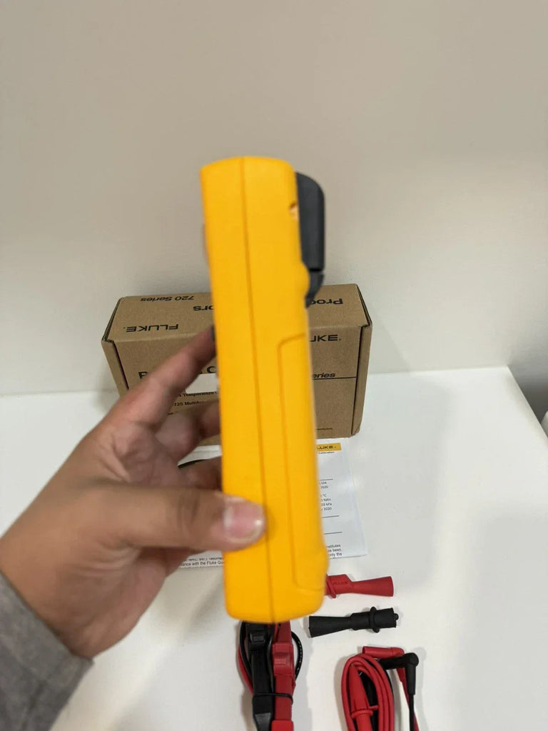 FLUKE 724 Precision Temperature Calibrator Meter for Accurate Calibration - ZYYKZ Test Equipment