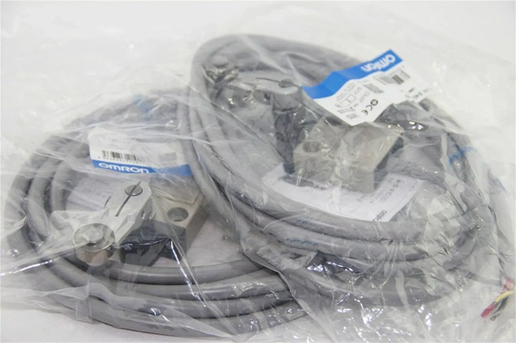 Omron D4C-1220 Industrial Limit Switch for Automation Systems - ZYYKZ Test Equipment