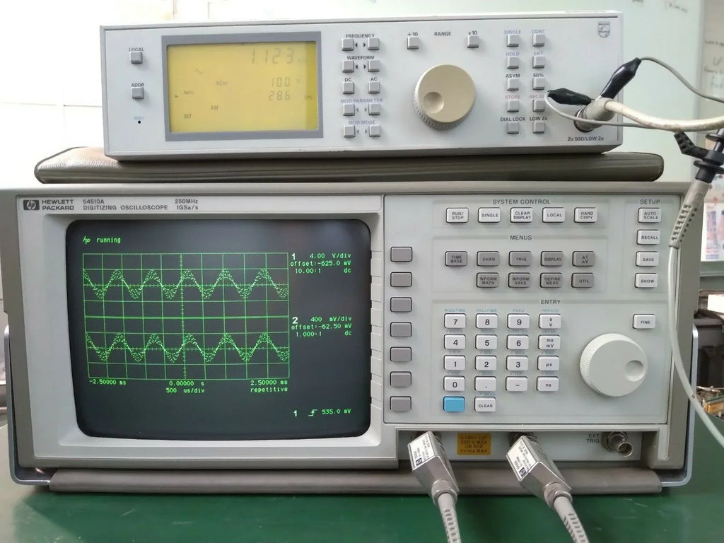 HP 54510A Digitizing Oscilloscope 250MHz 1GSa/s with 2x HP 10441A Probes - ZYYKZ Test Equipment