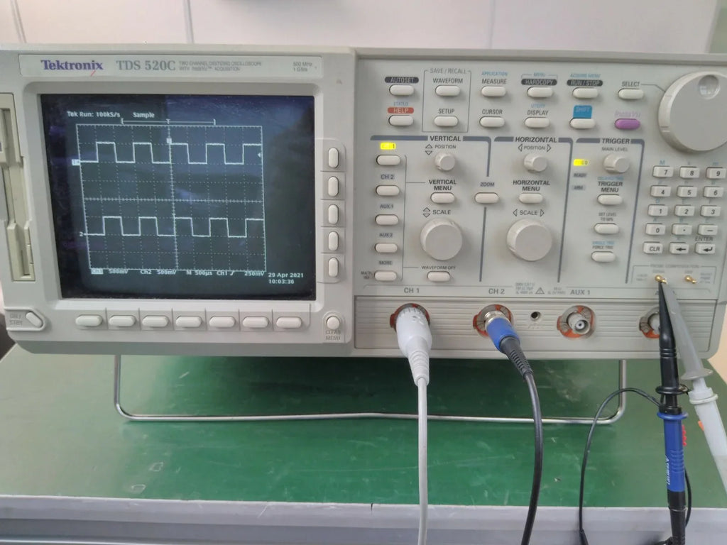 Tektronix TDS520C 2-Channel Digital Oscilloscope 500MHz 1GSa/s - ZYYKZ Test Equipment