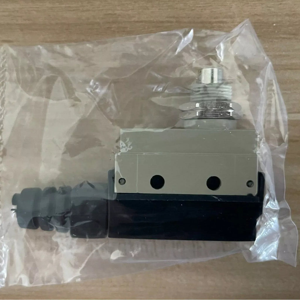 OMRON SHL-D55 Industrial Limit Switch - Durable Mechanical Control - ZYYKZ Test Equipment