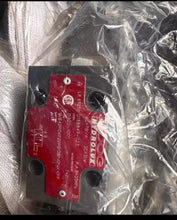 Load image into Gallery viewer, MOOG D820-1001 WE42P06F22PBOBNONXX99 High-Performance Industrial Hydraulic Valve - ZYYKZ Test Equipment