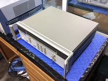 Load image into Gallery viewer, HP Agilent 5352B Calibrated Microwave Frequency Counter 10 MHz–43 GHz - ZYYKZ Test Equipment