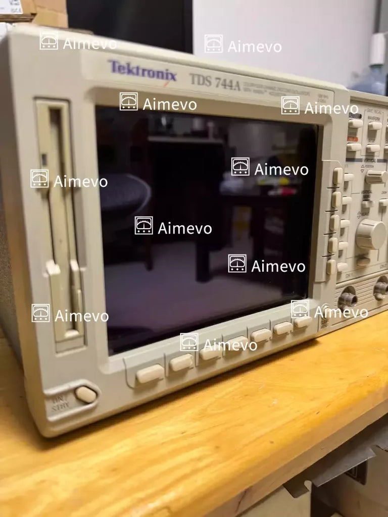 Tektronix TDS744A Digital Oscilloscope 500 MHz 4 Channels - ZYYKZ Test Equipment