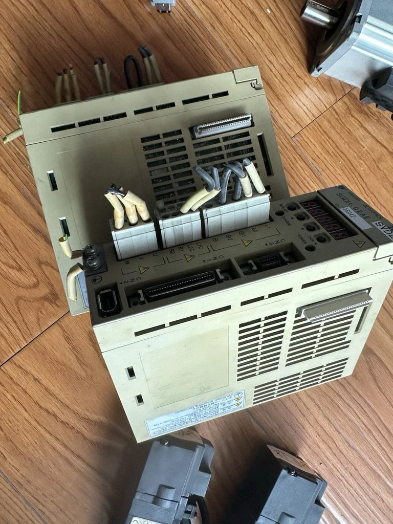 SGDH-02AE Advanced Servo Drive with High Precision Control - ZYYKZ Test Equipment
