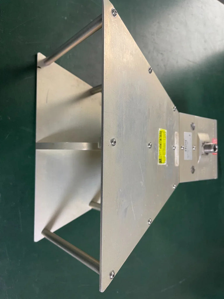 Com-Power AHA-118 Wideband Active Horn Antenna 700 MHz–18 GHz - ZYYKZ Test Equipment