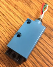Load image into Gallery viewer, Honeywell FE7C-FRC6-M Fiber Optic Photoelectric Micro Switch Sensor - ZYYKZ Test Equipment