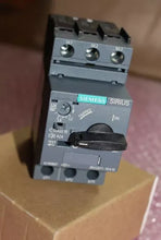 Load image into Gallery viewer, Siemens 3RV2011-1DA10 Molded Case Circuit Breaker with Overload Protection - ZYYKZ Test Equipment