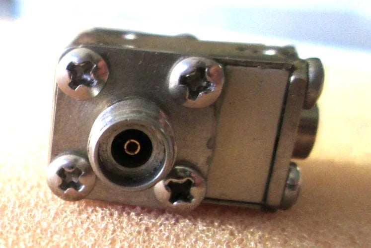 Ditom Microwave RF Signal Isolator 19–22 GHz High Isolation - ZYYKZ Test Equipment