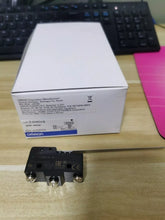 Load image into Gallery viewer, Omron Z-15HW24-B Heavy-Duty Limit Switch, 24V AC/DC - ZYYKZ Test Equipment