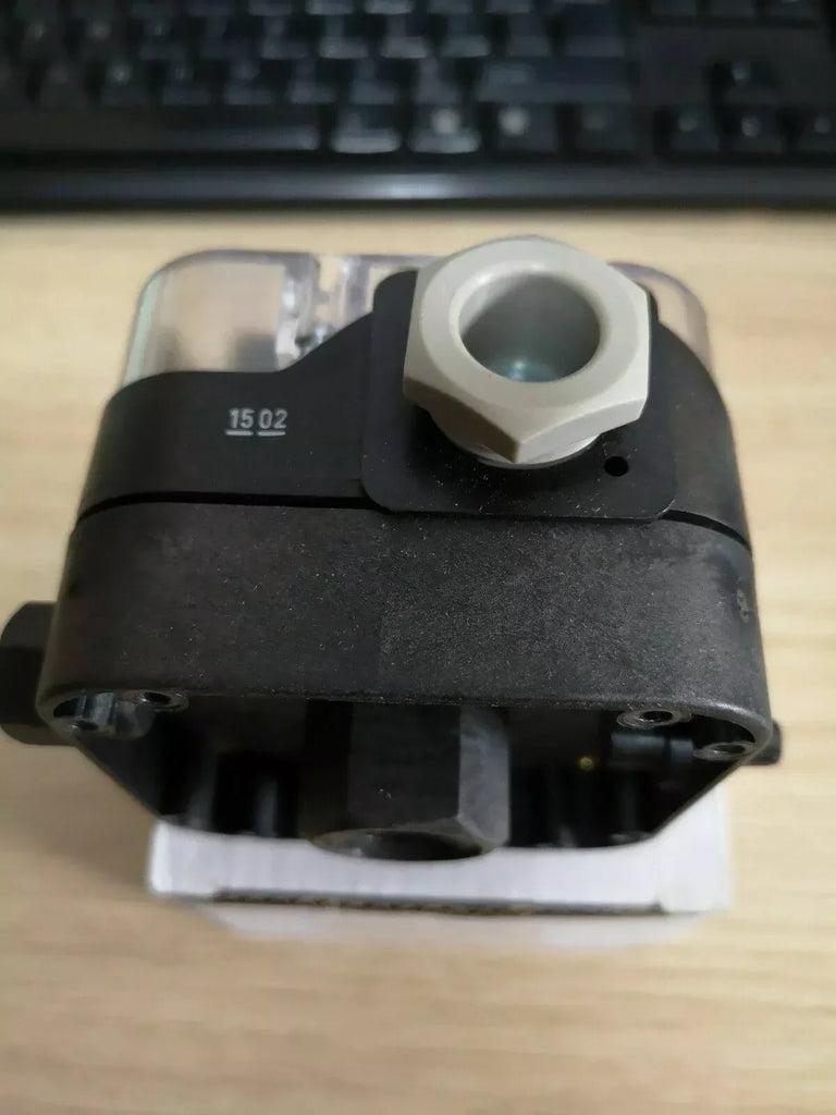 DUNGS LGW10A2P Pressure Switch - Reliable Gas Pressure Control - ZYYKZ Test Equipment