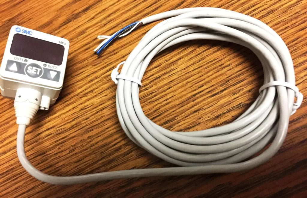 SMC ISE40-M5-22L Digital Pressure Switch with High Precision - ZYYKZ Test Equipment