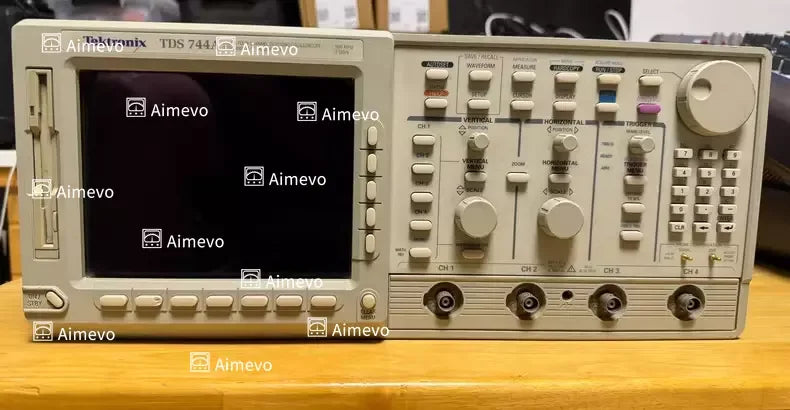 Tektronix TDS744A Digital Oscilloscope 500 MHz 4 Channels - ZYYKZ Test Equipment