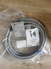 Load image into Gallery viewer, Omron D4C-1631 Precision Limit Switch with Durable Actuator - ZYYKZ Test Equipment
