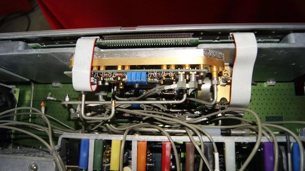 Agilent 83620A Synthesized Signal Generator 10MHz to 20GHz - ZYYKZ Test Equipment