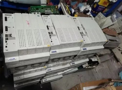 Lenze E82EV223K4B201 Frequency Inverter - 2.2 kW, 3-Phase AC Drive - ZYYKZ Test Equipment