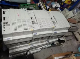 Lenze E82EV223K4B201 Frequency Inverter - 2.2 kW, 3-Phase AC Drive - ZYYKZ Test Equipment