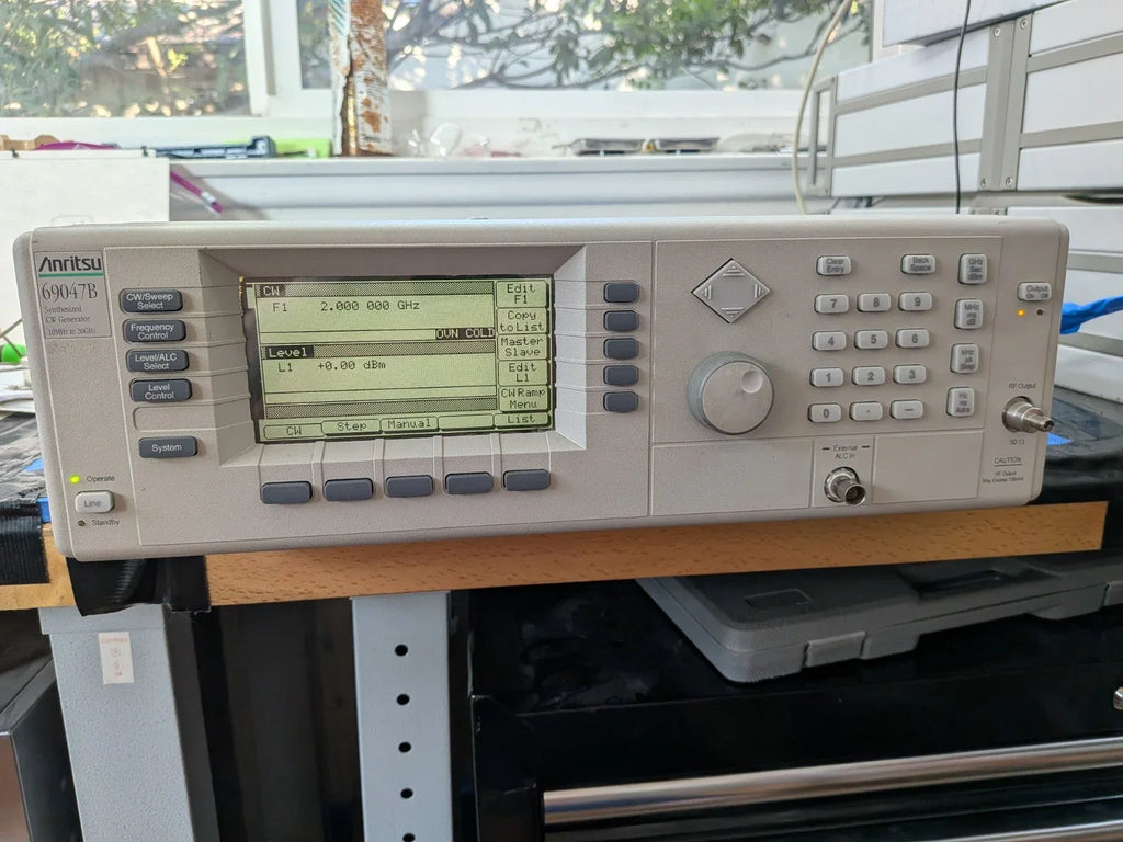 Anritsu 69047B Signal Generator 10 MHz to 40 GHz Low Phase Noise - ZYYKZ Test Equipment