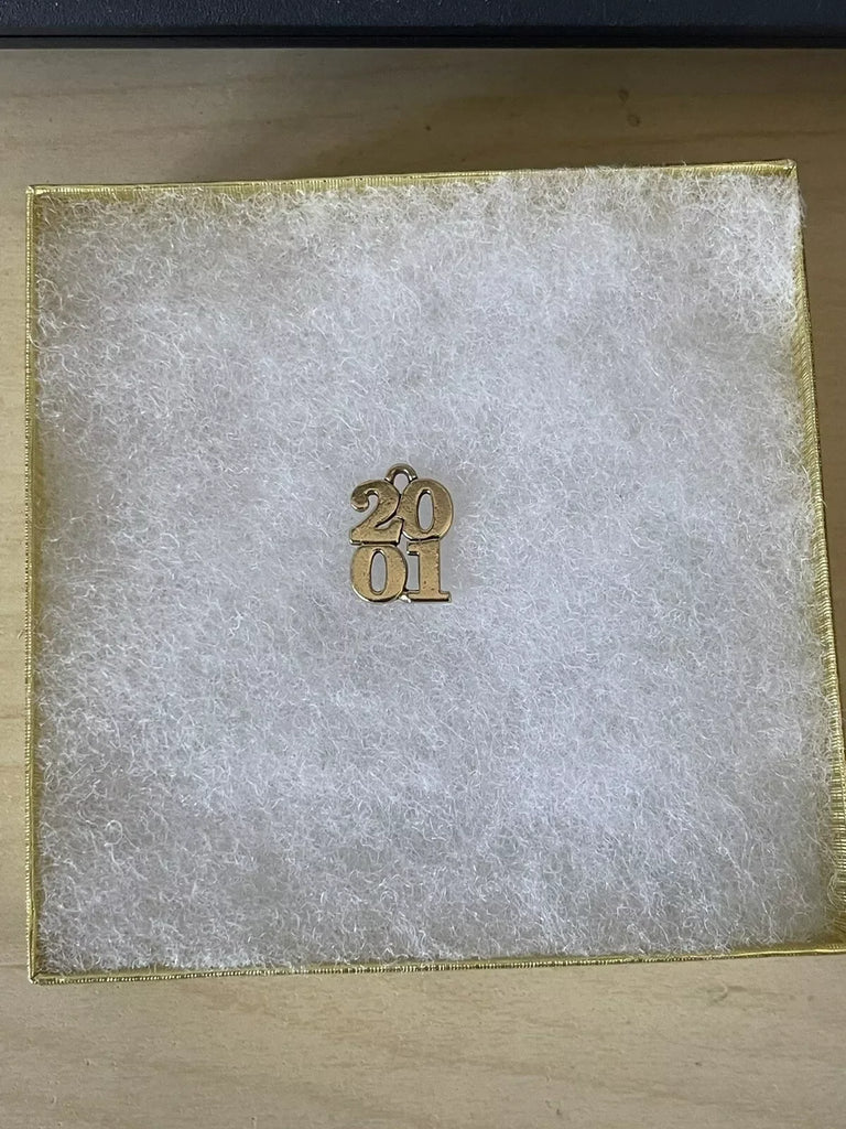 James Avery 14k Gold '01 Graduation Stacked Charm - Rare Class of 2001 - ZYYKZ Test Equipment