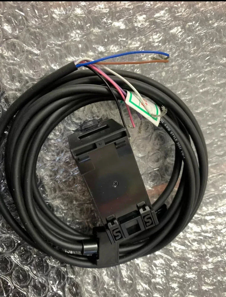 Keyence FT-50CA Compact Digital Fiber Optic Sensor with High-Speed Response - ZYYKZ Test Equipment